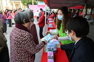 大埔检察院协同县相关部门开展学雷锋志愿服务活动