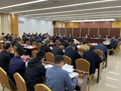 洪国华主持召开兴宁市政府党组（扩大）会议和市政府常务会议