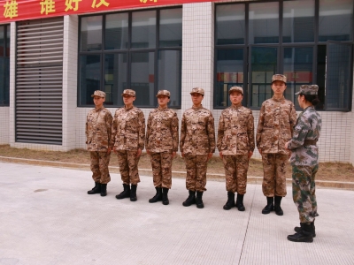 梅州对预定女兵开展役前教育