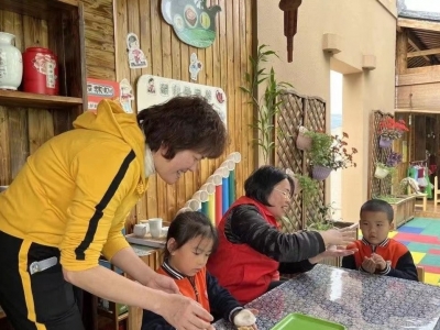 非遗从娃娃抓起！来看蕉岭萌娃们“花式”学做粄…