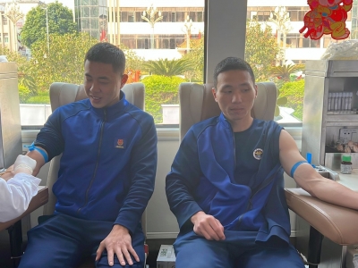 大埔消防指战员，撸起袖子献热血！