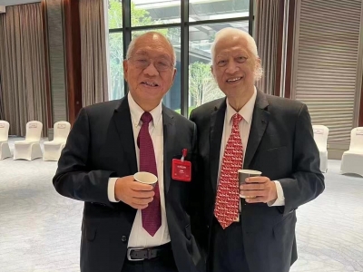 熊德龙和丘成桐获首届“广东省友谊奖”