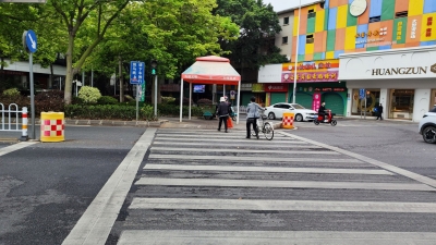 梅江一路故障红绿灯现已重新“上岗”