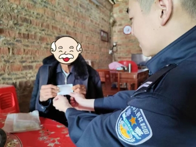 老人行动不便取证难，民警化身“快递员” 送证上门
