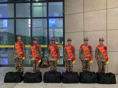 梅州六朵铿锵玫瑰今日凌晨启程赴军营