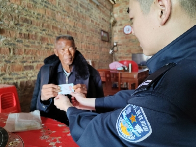 10多公里送证上门！为群众“跑腿”的他们，很贴心！