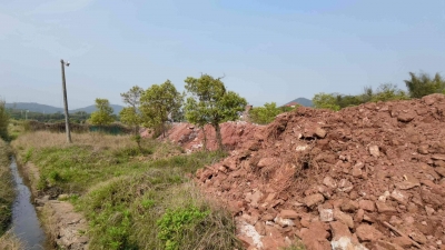 水田被倾倒淤泥渣土，村民却称不知情？村委会：已恢复原貌！
