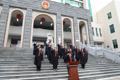 兴宁法院举行女法官宪法宣誓仪式