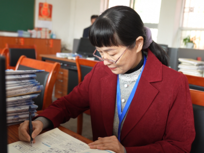 乡村教育的守望者！梅县区松源中学老师用和风细雨般的柔情感染学生