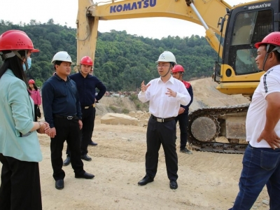 凌晓文调研矿产资源管理和安全生产工作