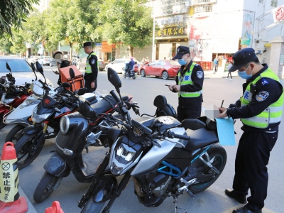 守护学生安全，大埔公安开展校园周边摩电交通整治