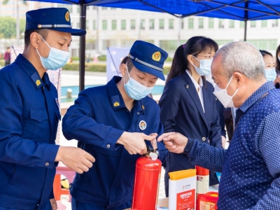 教群众辨别产品真伪！兴宁市消防救援大队开展“3·15”主题宣传活动