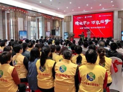 兴宁市志愿者开展公益助学活动