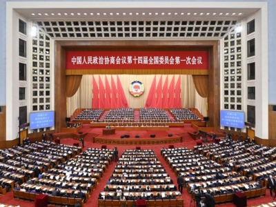 全国政协十四届一次会议举行第二次全体会议 王沪宁出席 听取政协章程修正案草案的说明 13位委员作大会发言