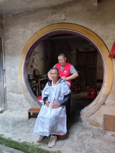 谢谢“红马甲”！在外流浪32年，河北男子在梅州结束了流浪生涯....