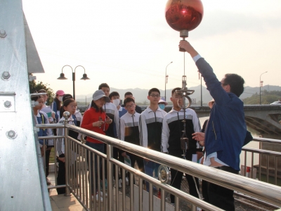 广东梅县东山中学学生走进梅州水文分局开展水专题研学活动