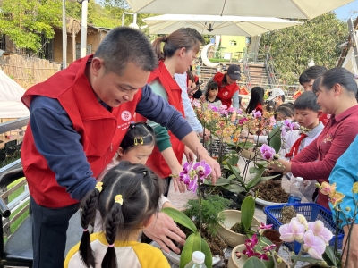 退役军人亲子家庭、志愿者，今天“植”此青绿！