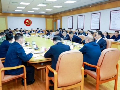 梅县区委常委会会议召开