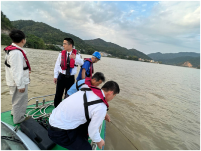 急！跨河钢缆坠河，极易卷入船舶螺旋桨造成事故...他们来了！