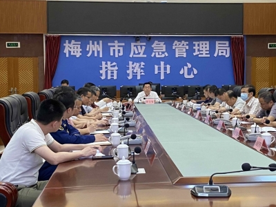 陈金銮在全市道路交通安全形势分析研判工作会议上强调：突出重点强化源头治理