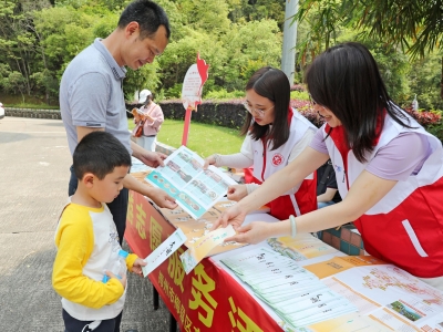 景美人更美！梅县区五一假期开展文明旅游志愿服务活动