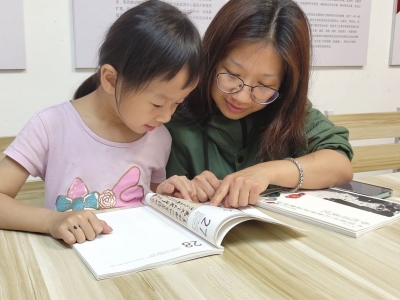 梅江区三角镇龙东社区新时代文明实践站开展亲子阅读活动