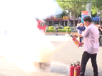 时刻绷紧消防安全之弦！ 梅县区新城办开展“三小”场所消防安全现场培训会