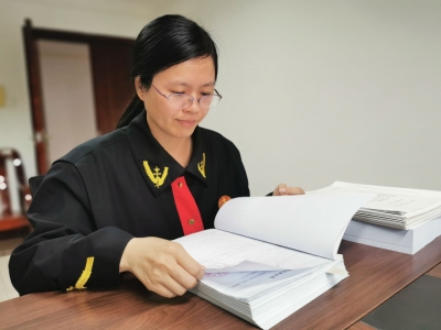 2022年梅州市第二季度“敬业奉献好人”陈琼华：爱岗敬业扬正气 司法路上书芳华