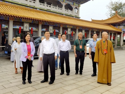 市人大常委会组织视察我市宗教团体建设和管理工作情况：坚持爱国爱教加强自身建设