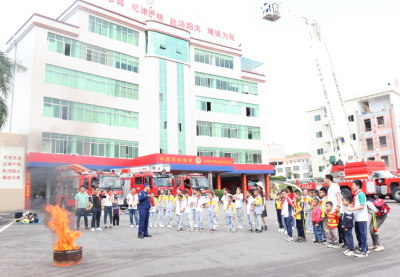 40名“红领巾”零距离感受“火焰蓝”！