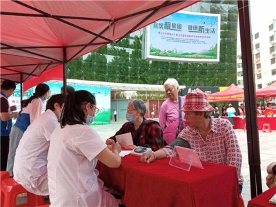 梅江区开展第35个爱国卫生月暨国家卫生城市宣传活动