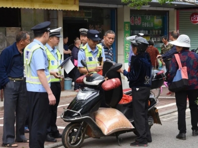 兴宁交警扎实推进机（电）动摩托车交通安全专项整治行动