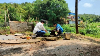 兴宁市新圩镇：以党建引领多方联动，暖心帮扶困难学子