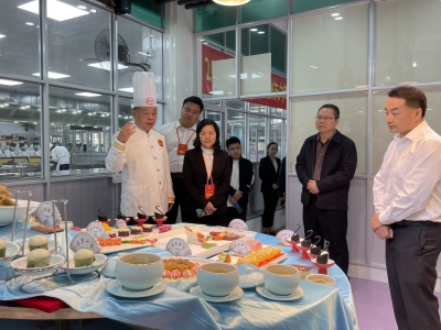 市人大常委会组织视察我市职业教育对接重点产业发展情况：深化校企合作 扩大订单式培养