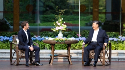 习近平同法国总统马克龙举行非正式会晤