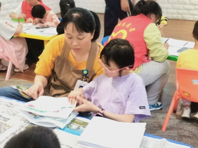 共享阅读乐趣！梅江区凤尾社区开展“书香润童心 阅读传家风”活动