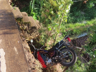 开报废摩托上路出事故，男子被吊销驾驶证并承担经济损失