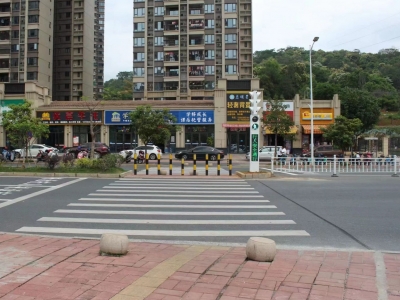 让群众过马路更安心！梅县区公园南路人行横道信号灯启用