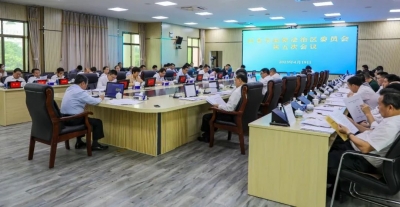 梅县区委全面依法治区委员会第五次会议召开