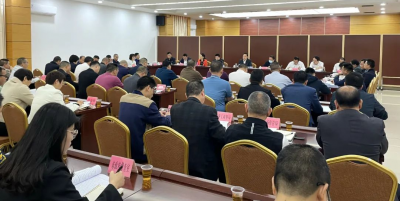 洪国华主持召开兴宁市政府党组（扩大）会议和市政府常务会议