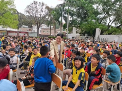 驻村律师“变身”普法导师！五华河东镇开展“法治进校园”宣传系列活动