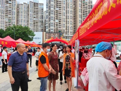 梅州市、梅江区医保局联合开展医疗保障基金监管集中宣传月暨“医保服务走基层”现场咨询活动