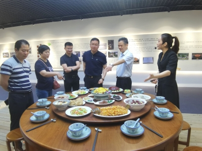 四川省自贡市人大常委会来梅考察客家菜立法工作：加强沟通交流 提高立法水平