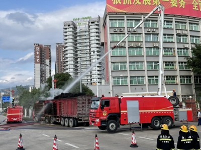 六轴货车突起火，汕梅高速多方联动化解险情