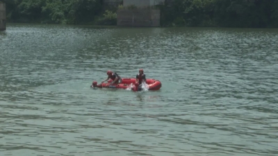 梅县区开展防汛抗洪应急抢险轻舟训练