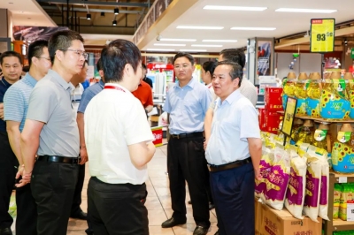 温助民、王锋率队调研社会消费品零售工作：扩大消费释放潜能 推动经济高质量发展