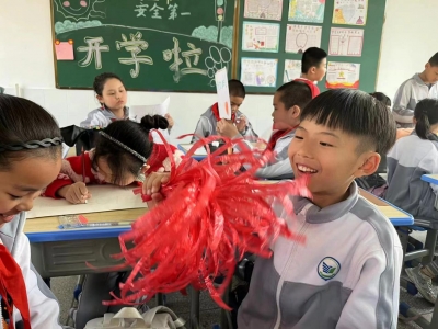 照片墙丨自制花球为班级助威