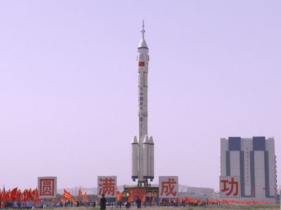 神舟十六号船箭组合体转运至发射区 计划近日择机实施发射