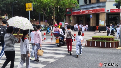 机动车违规横穿斑马线屡见不鲜，梅城市民望有关部门加大整治力度