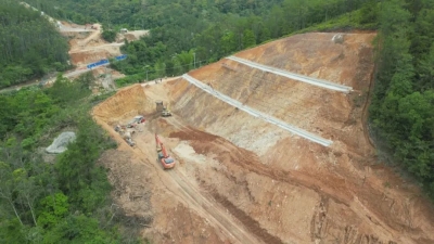 抢抓施工“黄金季”！梅县区“东部快线”改建工程按下“加速键”